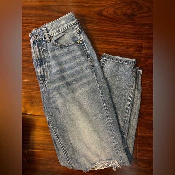 Size 2 American Eagle Mom Jeans - Picture 2 of 3